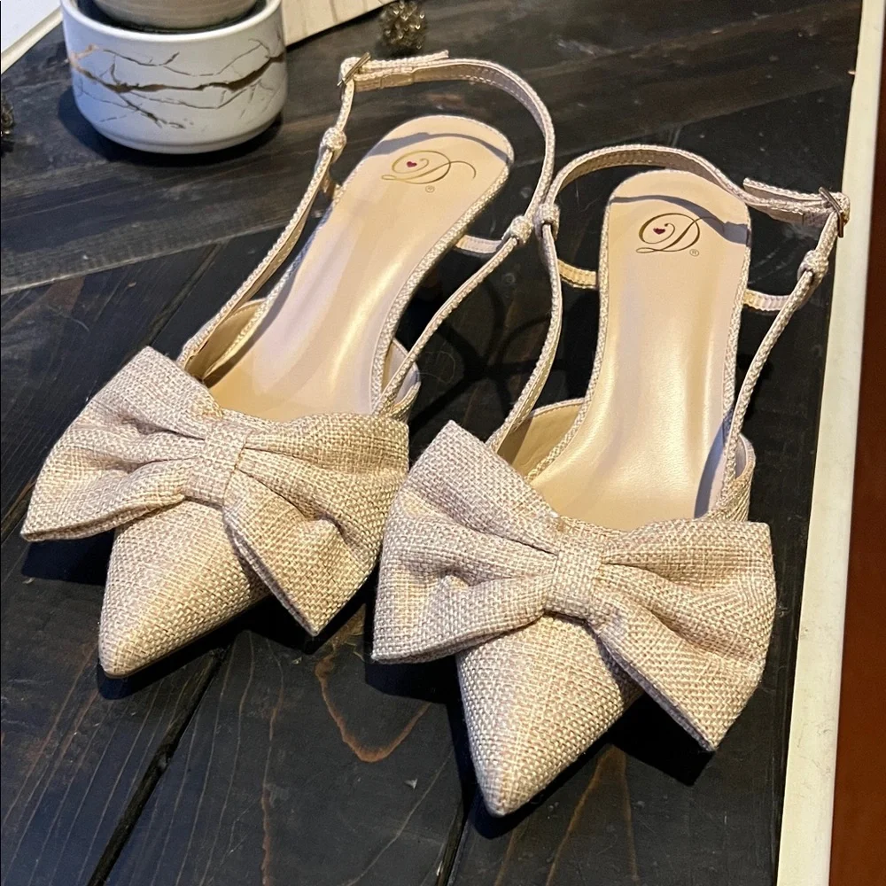 NWOB Elegant Beige Bow Slingback Heels - Picture 3 of 9